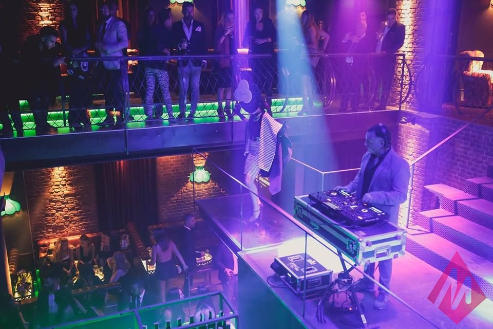 Ambiente Teatro Antique Sevilla fiesta